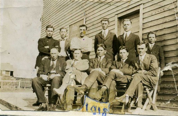 Image - Members of an amateur theater group in Krydor, Saskatchewan (1918) (photo, courtesy of the Ukrainian Museum of Canada, Saskatoon Branch).